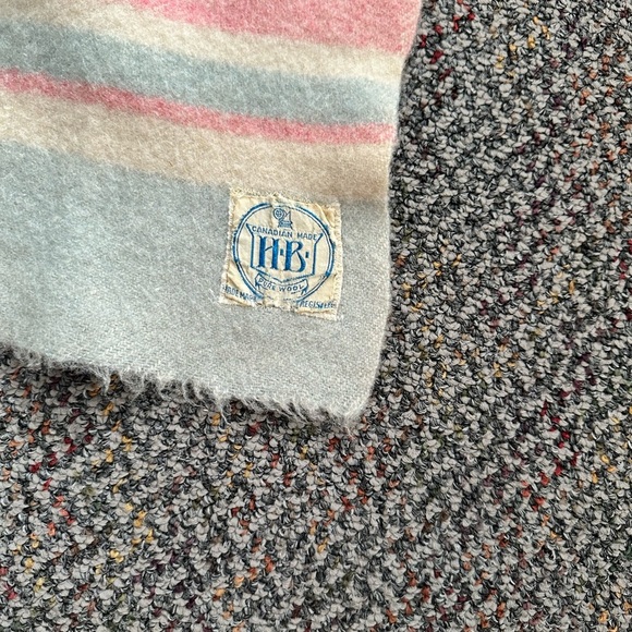 1940s HORN BROS. Vintage Wool Blanket 61”x 44” - Picture 3 of 6